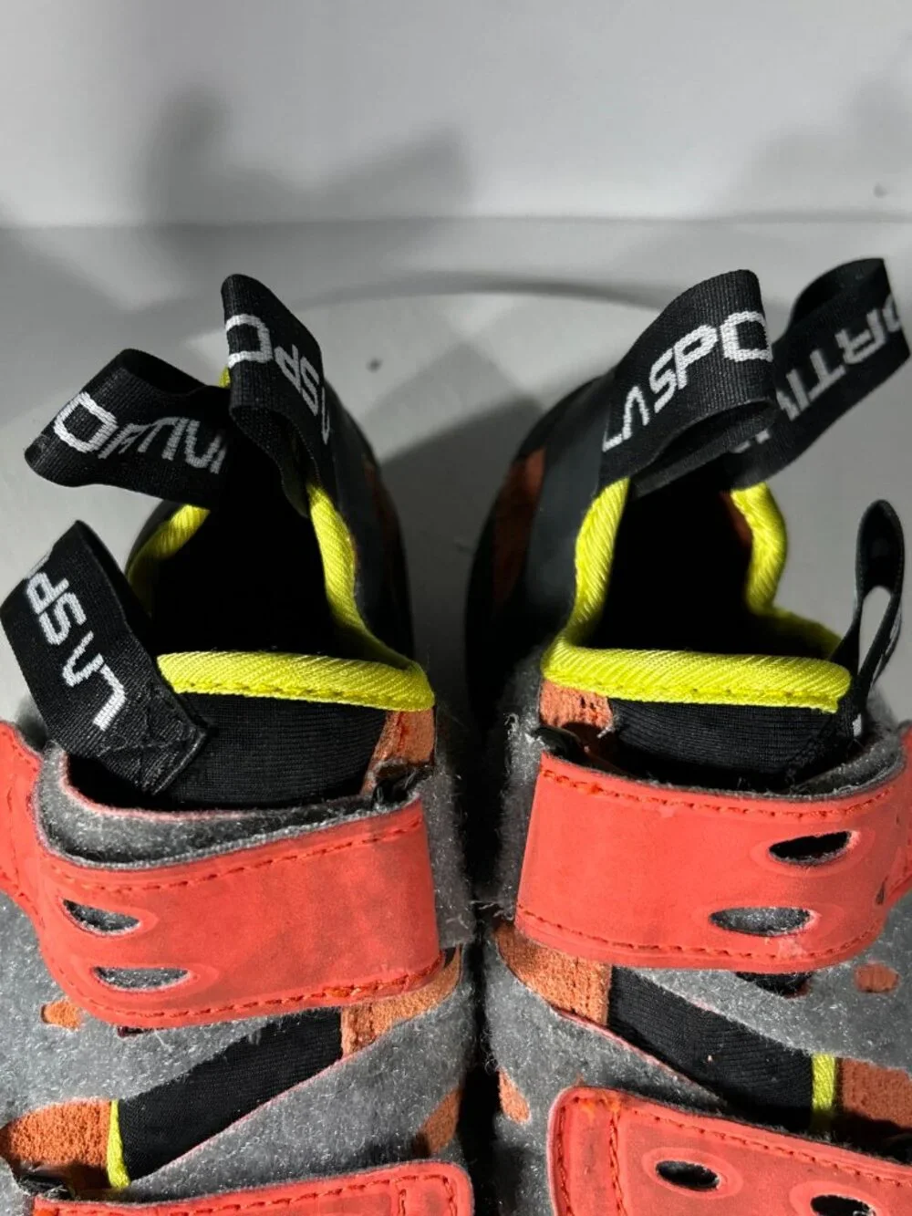 La Sportiva Tarantula Rock Climbing Shoes Boys Size 5.5 EU 37.5 Black Orange Kid